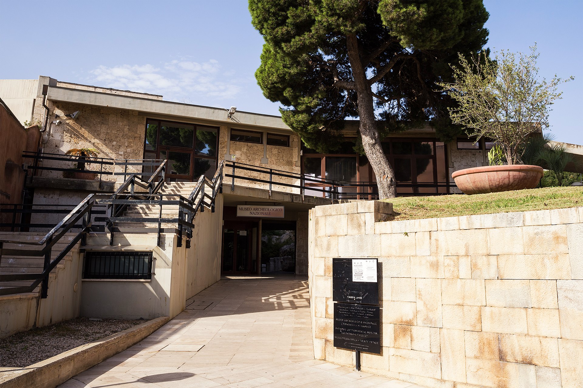 In zona: Museo Archeologico Nazionale di Cagliari