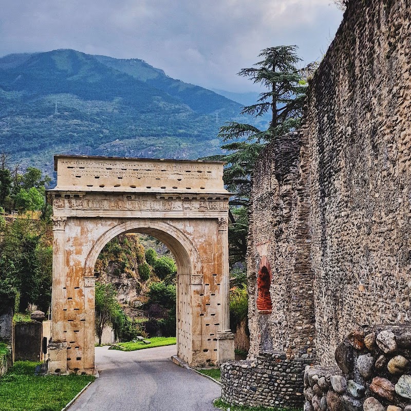 Arco di Augusto