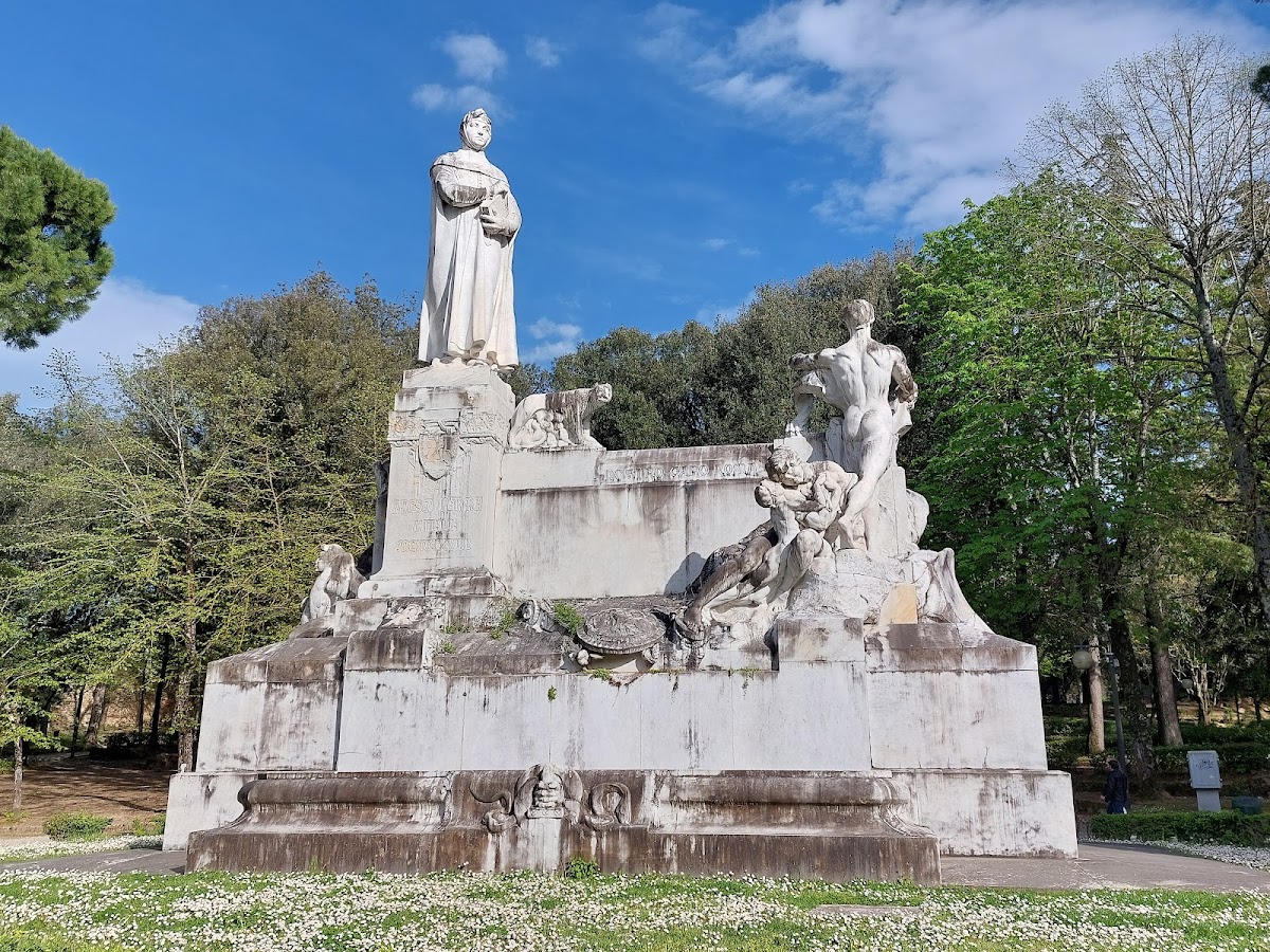 Monumento a Francesco Petrarca — Punto di interesse a Arezzo, Arezzo