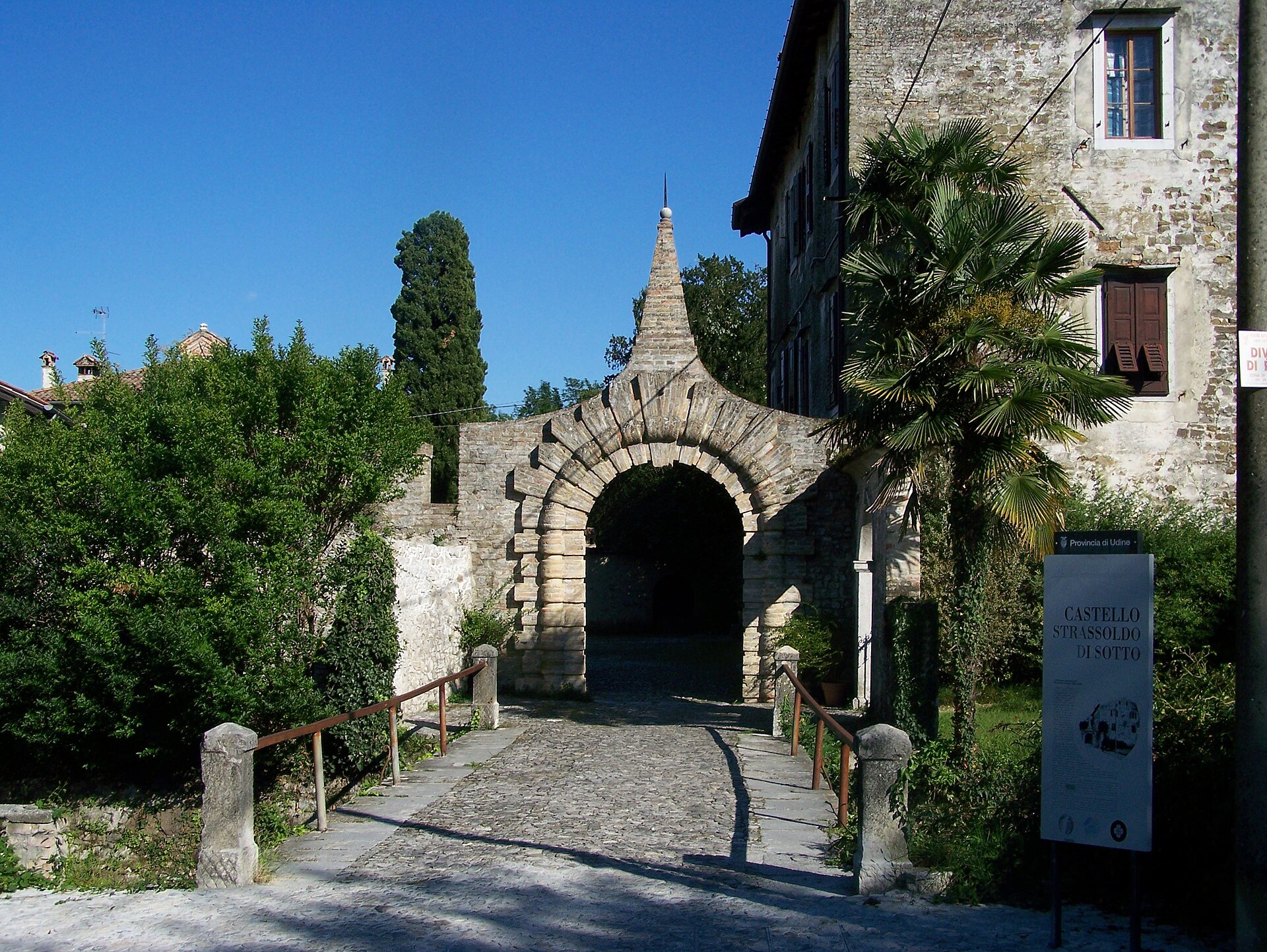 Castello di Strassoldo di Sotto — Punto di interesse a Udine, Udine