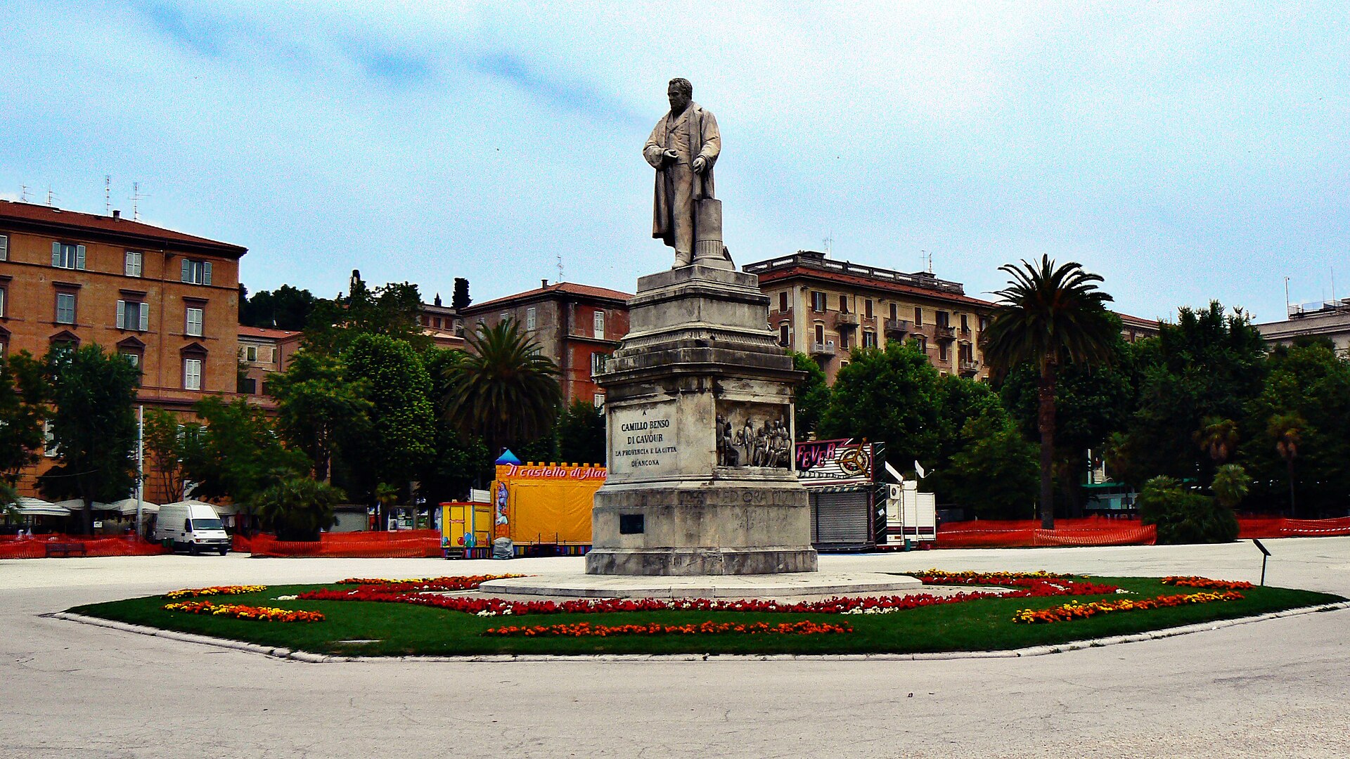 Piazza Lorenzo Cappelli — Punto di interesse a Ancona, Ancona