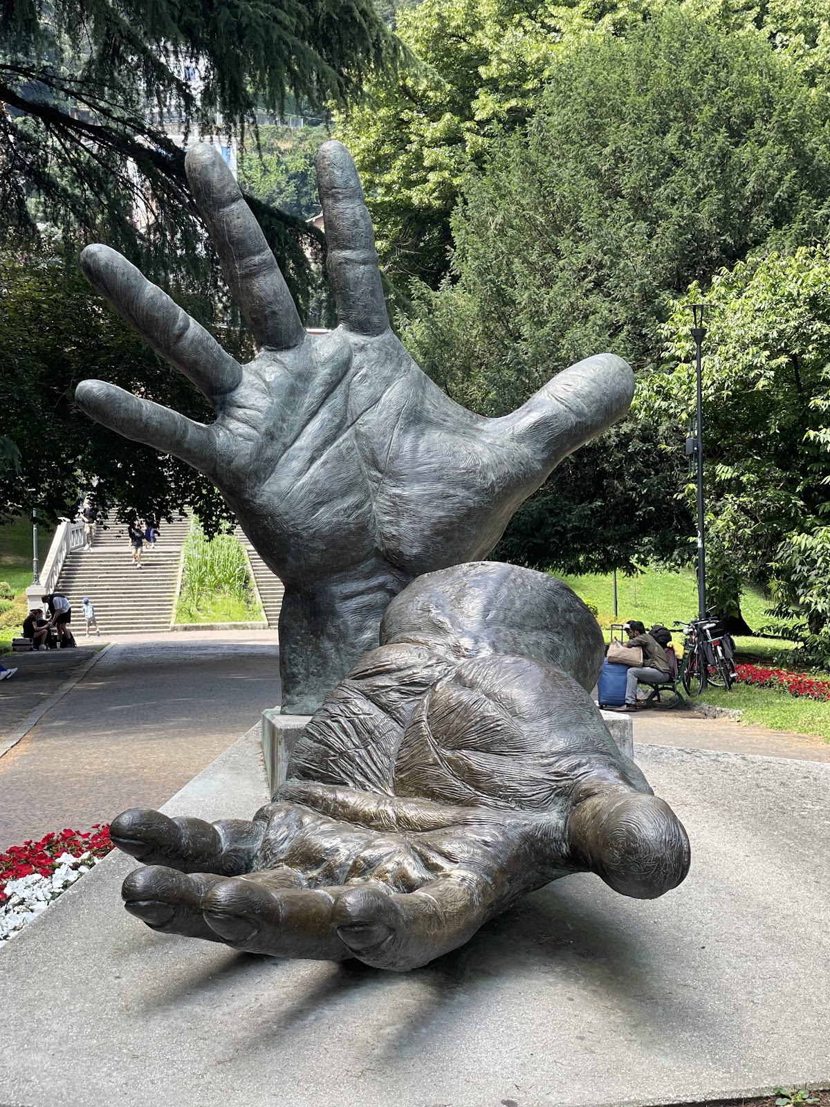 Monumento Le Mani — Punto di interesse a Como, Como