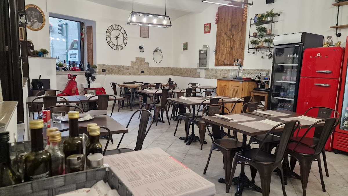Pizzeria tutta n’ata storia — Punto di interesse a Trieste, Trieste
