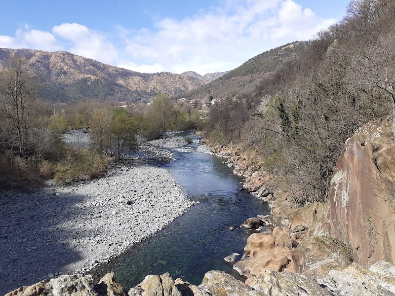 In zona: riserva naturale del Ponte del Diavolo