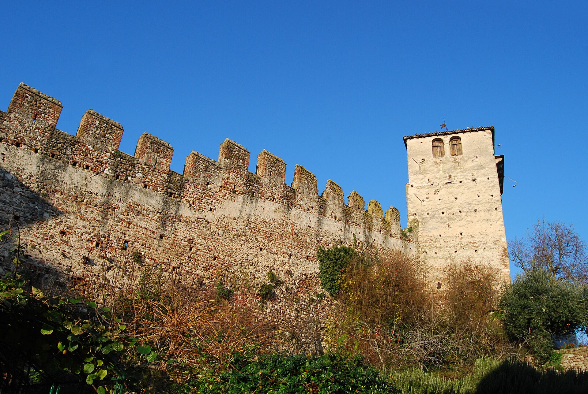 Castello di Monzambano — Punto di interesse , Milano