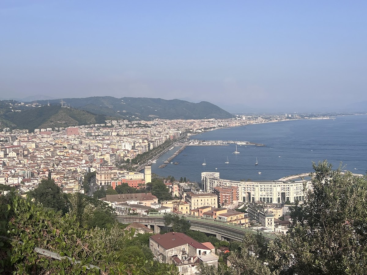 Parcheggio Fuorni auto/moto/camper — Punto di interesse a Salerno, Salerno