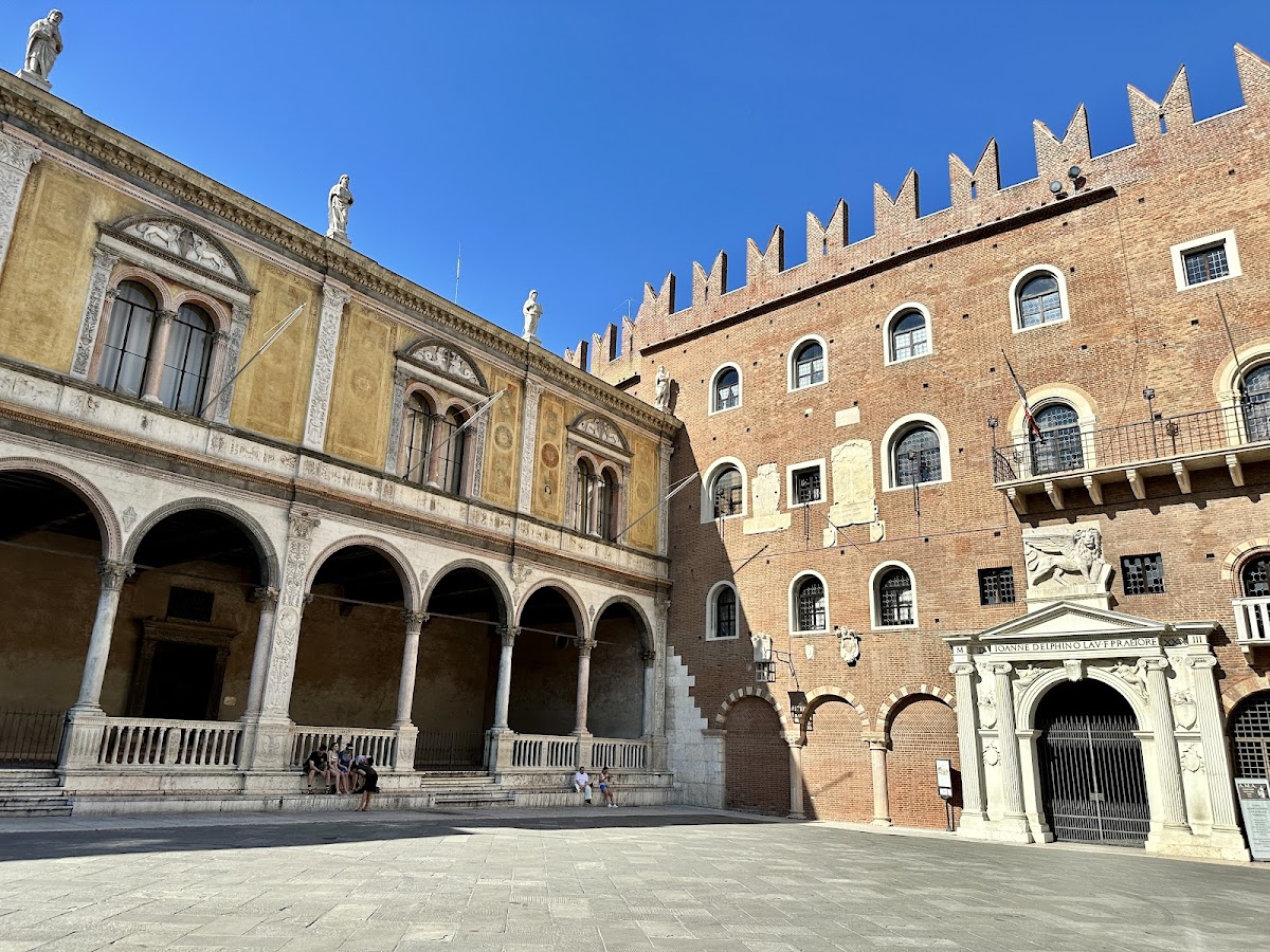 Piazza dei Signori — Punto di interesse a Verona, Verona