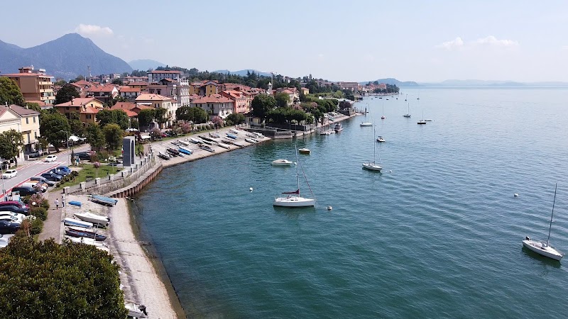 Lungolago di Suna