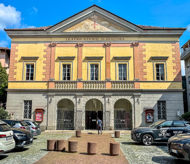 - Teatro Giacosa - Ivrea — Punto di interesse a Ivrea, Torino