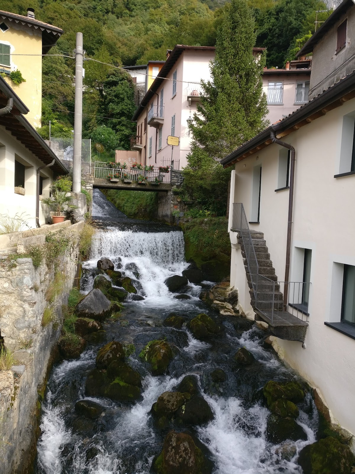 Sorgente del Fiumelatte — Punto di interesse a Varenna, Lecco