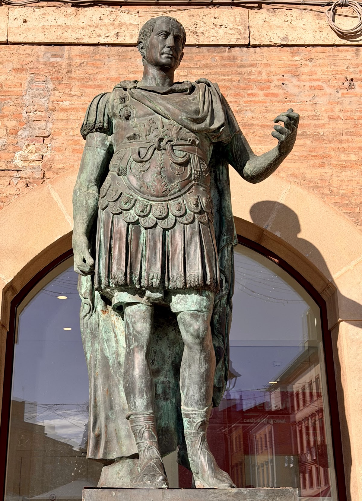 Statua di Giulio Cesare — Punto di interesse a Rimini, Rimini