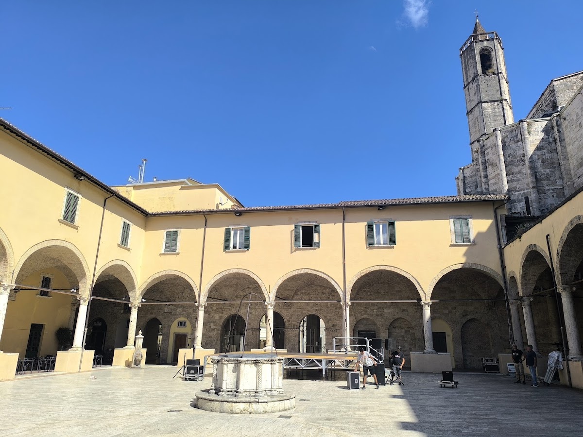 Chiostro Maggiore di San Francesco C 14 — Punto di interesse a Ascoli Piceno, Ascoli Piceno