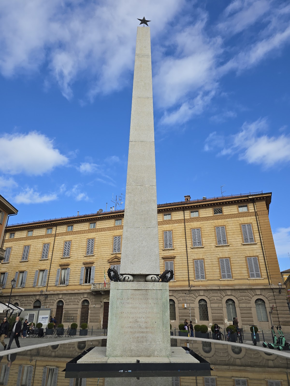 Obelisco di Piazza Gioberti — Punto di interesse a Reggio Emilia, Reggio Emilia