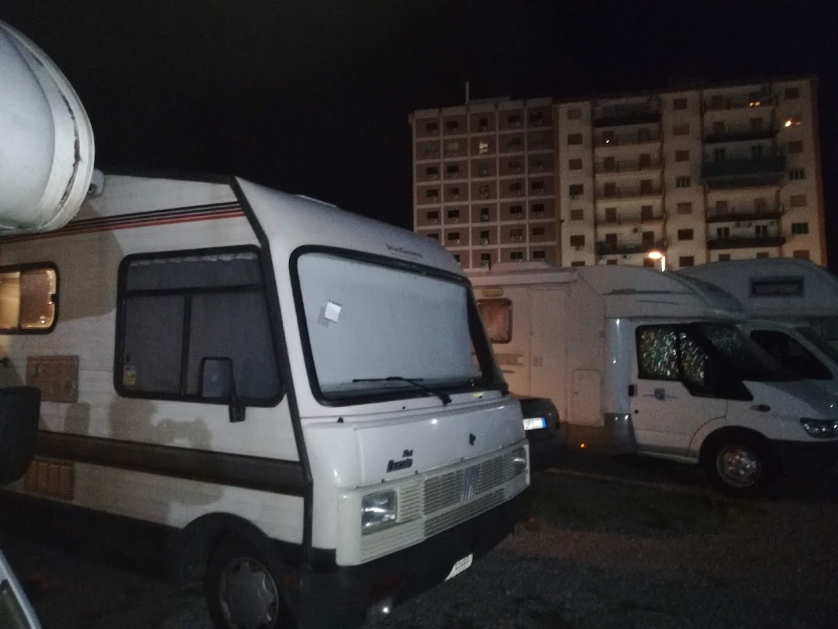 AREA DI SOSTA CAMPER ATTREZZATA E' ALBERATA — Punto di interesse a Palermo, Palermo