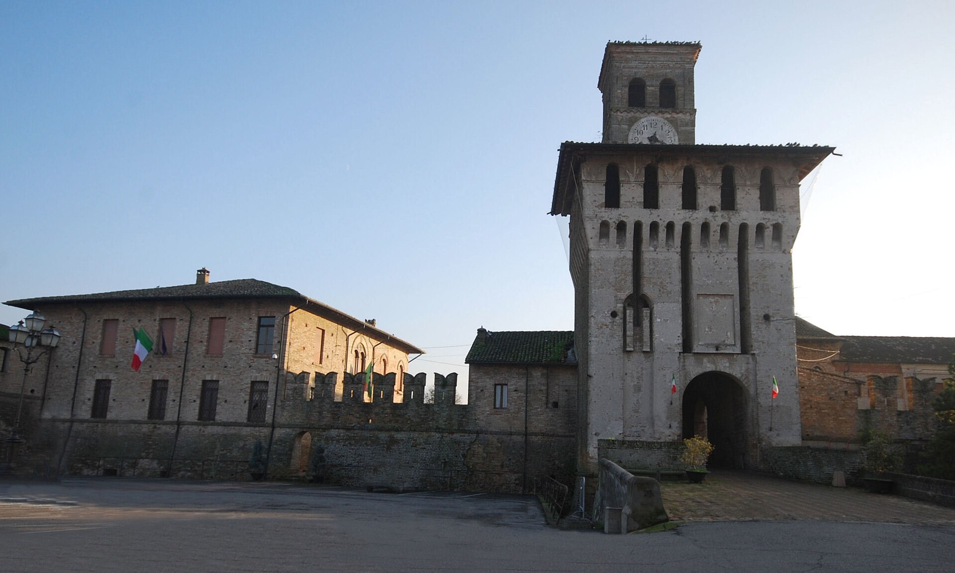 Castello di Redondesco — Punto di interesse , Milano