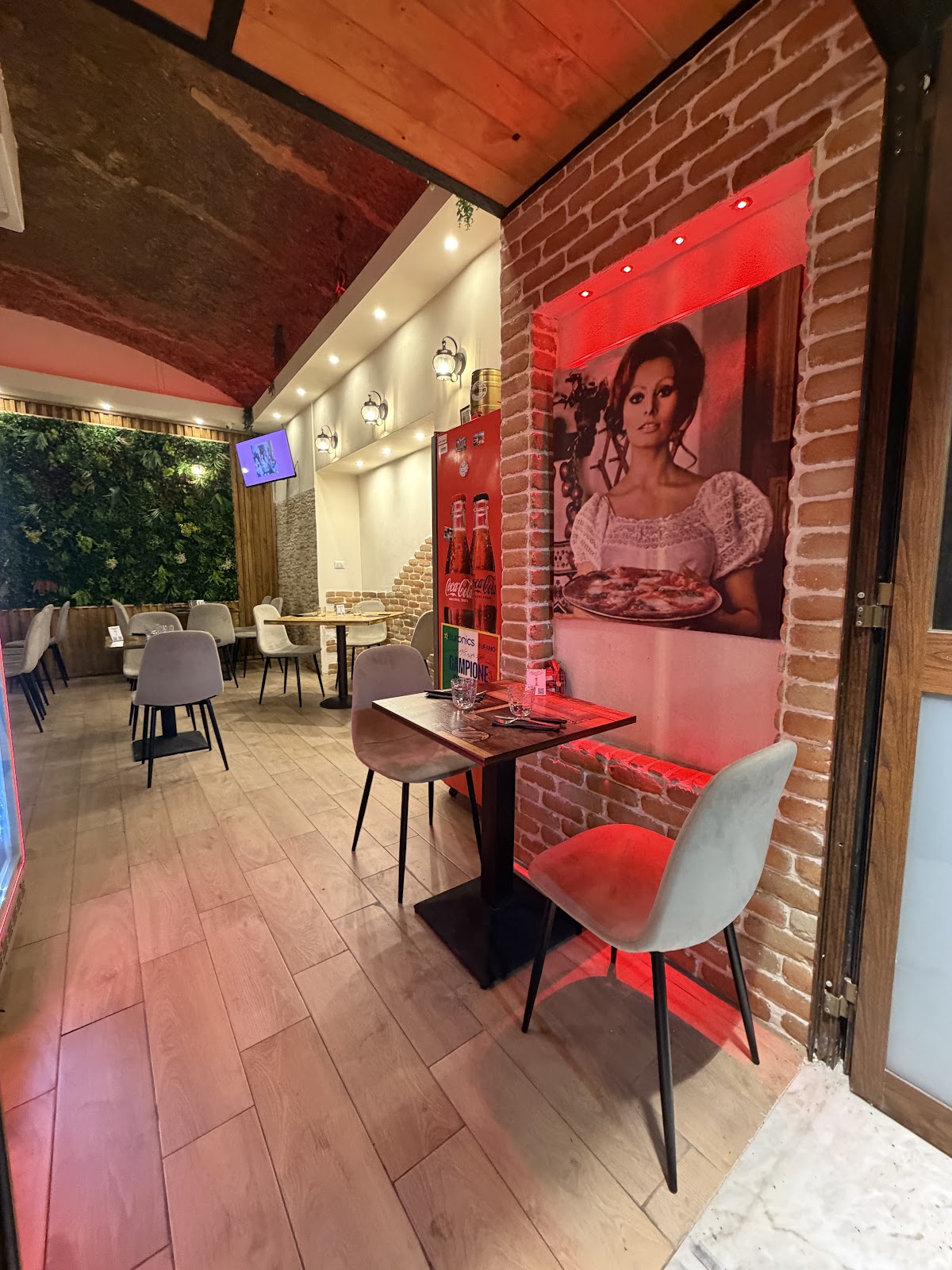 Anema&Pizza - Quartieri Spagnoli — Punto di interesse a Napoli, Napoli