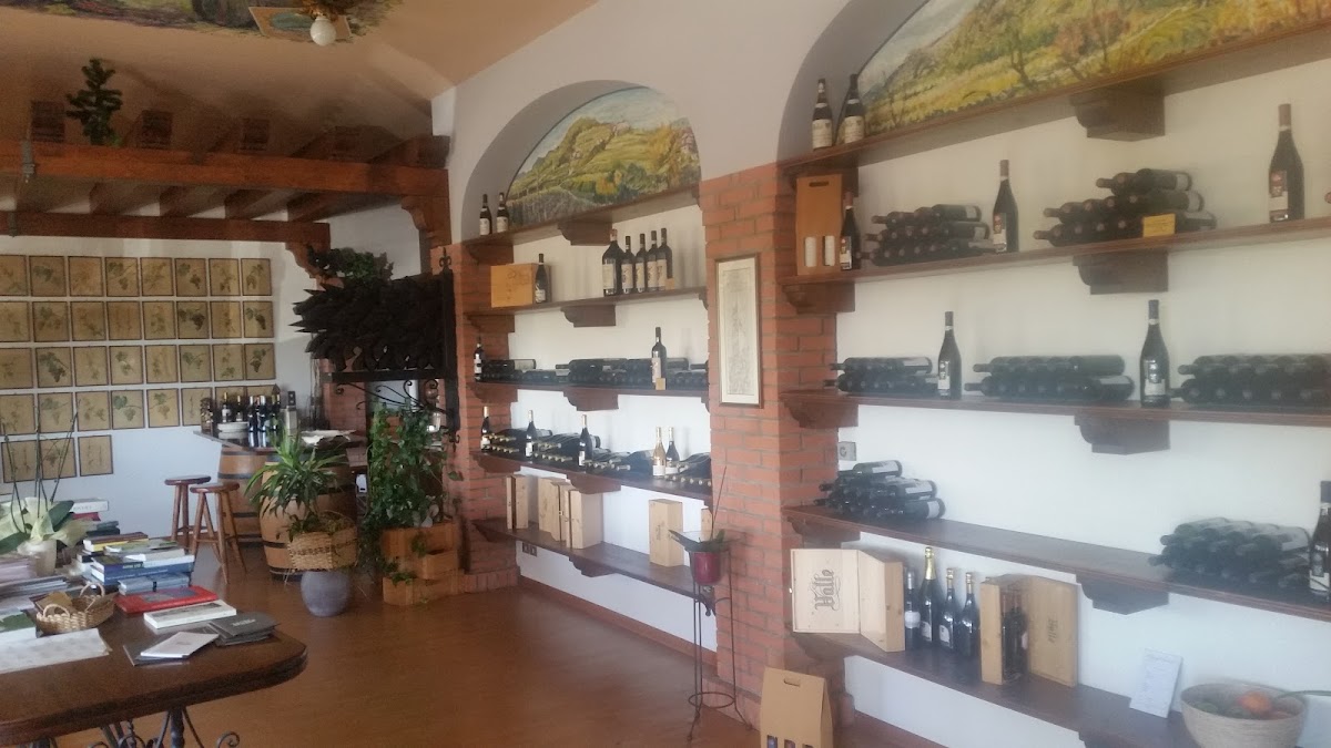 Valle Aziende Vitivinicole — Ristorante a Udine, Udine