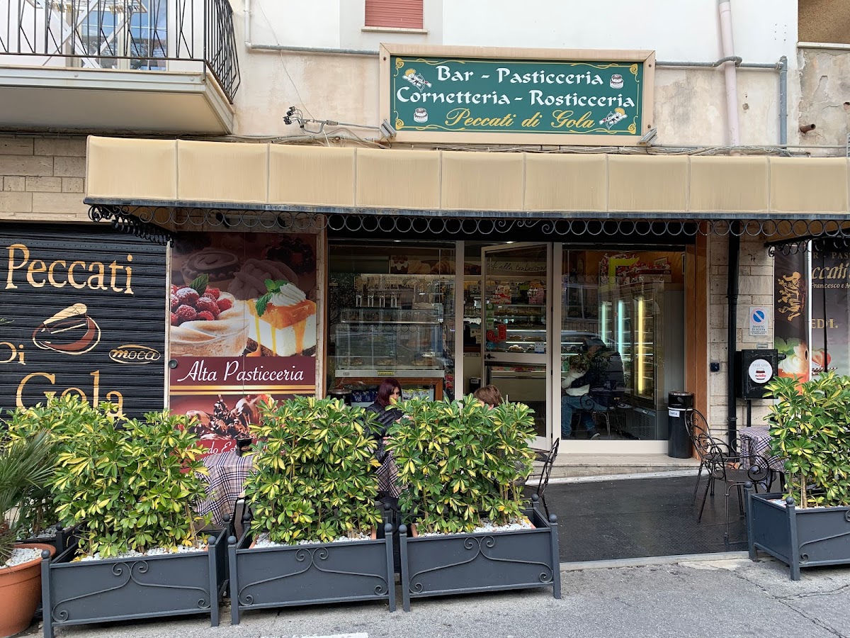 Bar Cornetteria Pasticceria Rosticceria Peccati di Gola Tropea -Specialita' Tipiche -