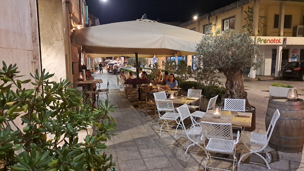 Regina Elena Bottiglieria e Cucina — Ristorante a Olbia, Sassari