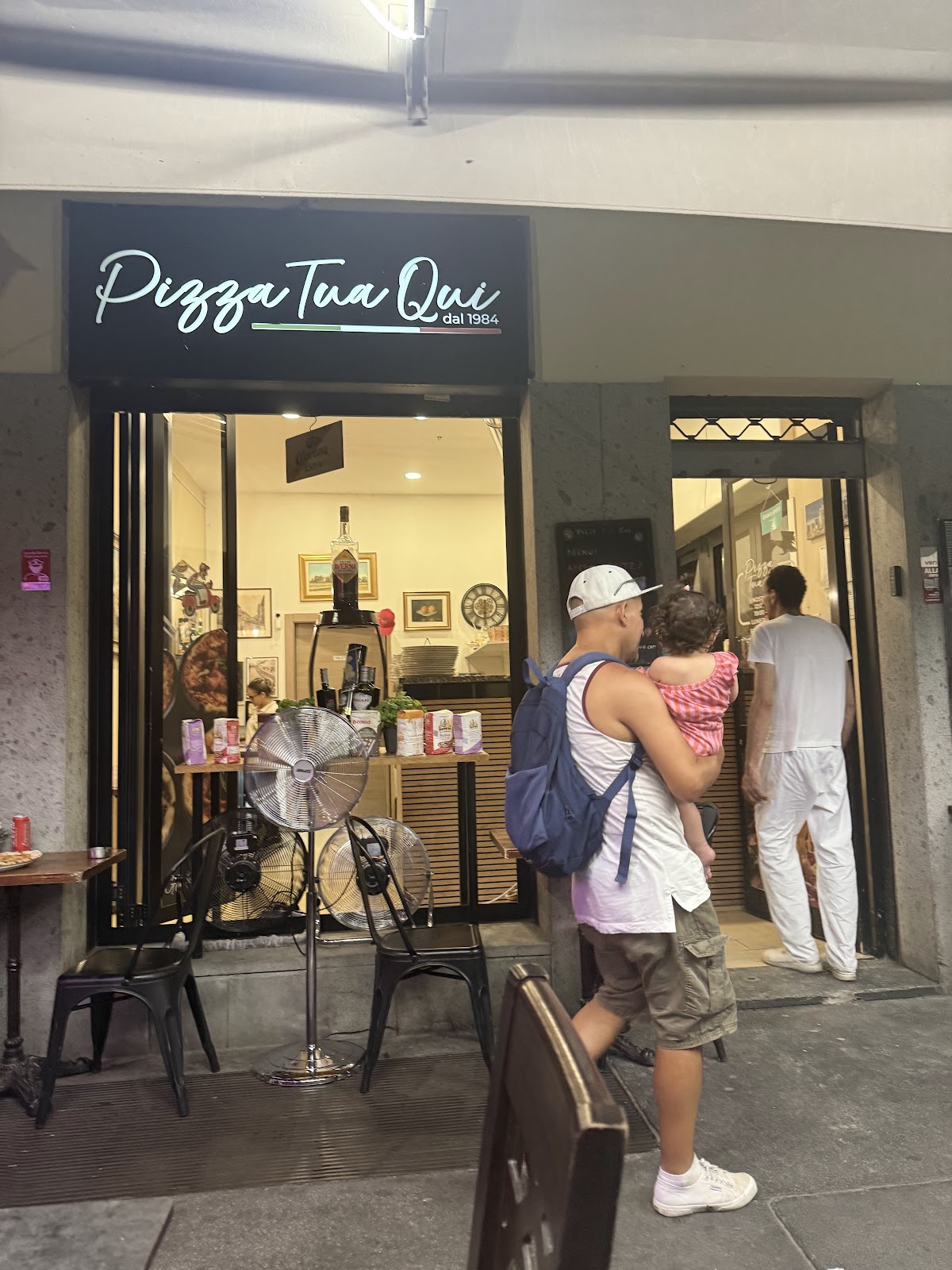 Pizzeria Navigli Pizza Tua Qui Milano — Restaurant in Milano, Milano