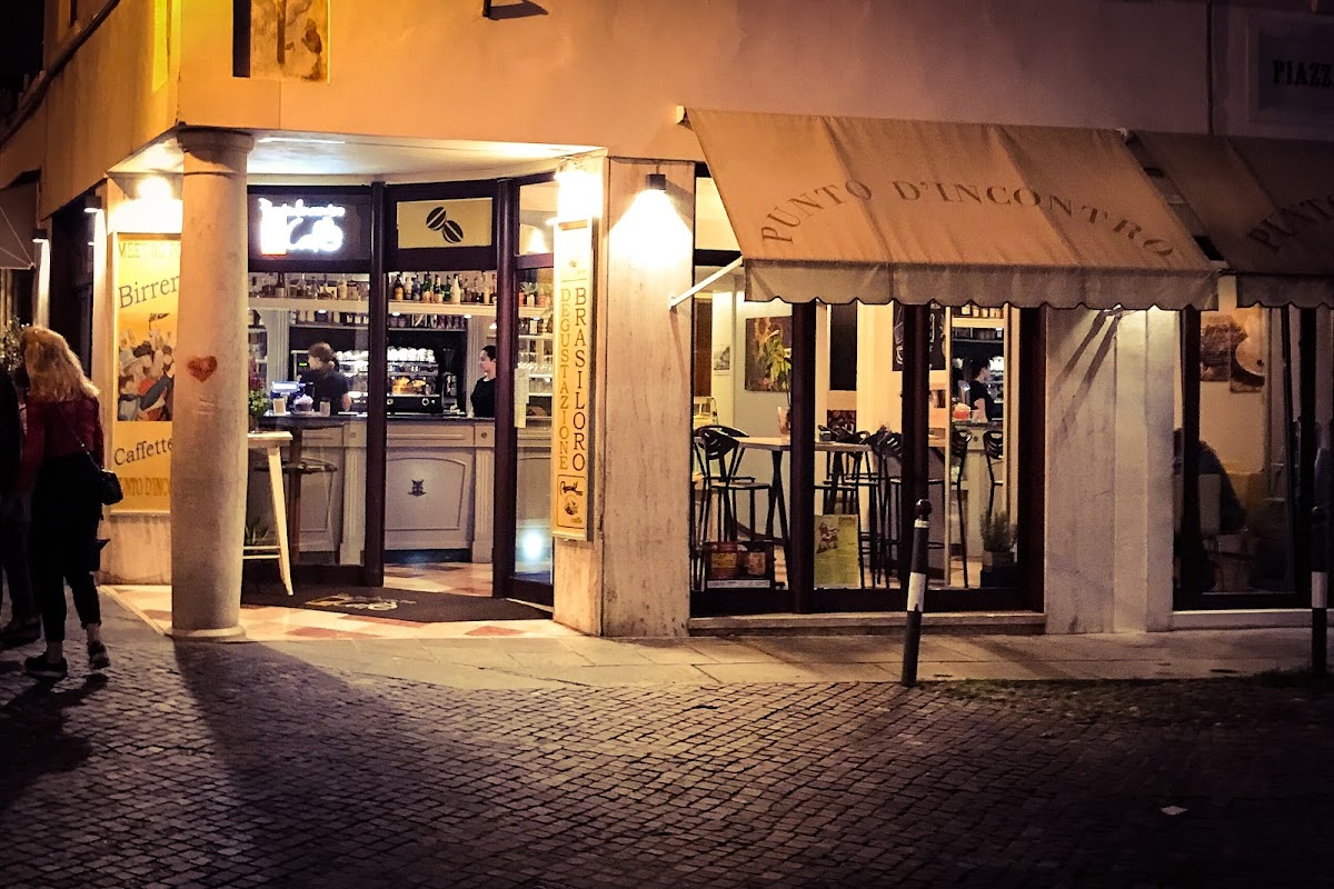 GINERIA Punto D'Incontro Bassano — Ristorante a Bassano del Grappa, Vicenza