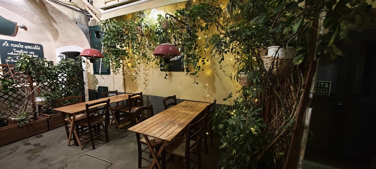 Osteria Mezzaluna — Ristorante a Alassio, Savona