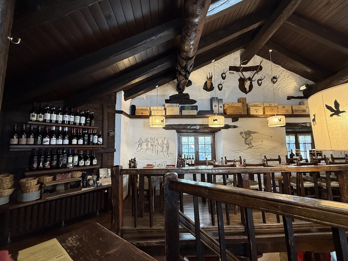 Chateau Branlant — Restaurant in Courmayeur, Aosta