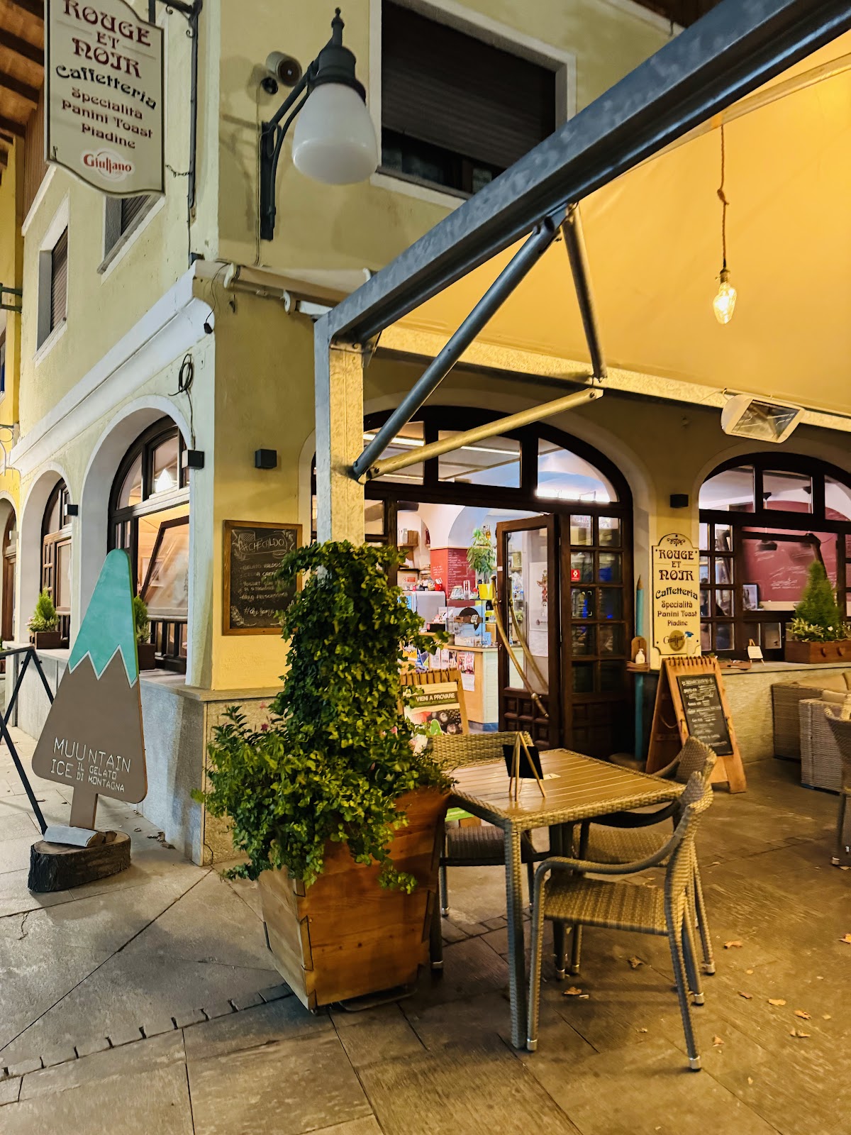 Bar Rouge Et Noir — Ristorante a Saint-Vincent, Aosta