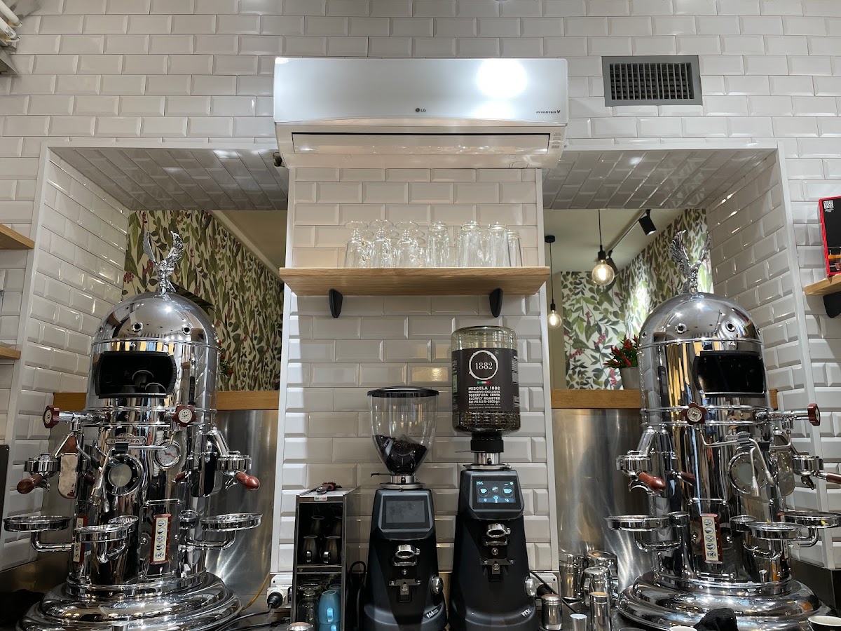 Caffè Vergnano 1882 Milano — Ristorante a Milano, Milano