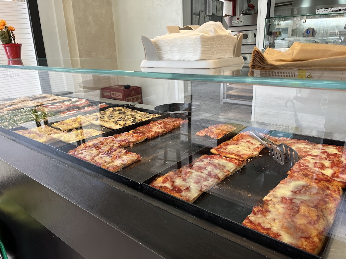 Dal pugliese pizzeria alla teglia — Ristorante a Lanciano, Chieti