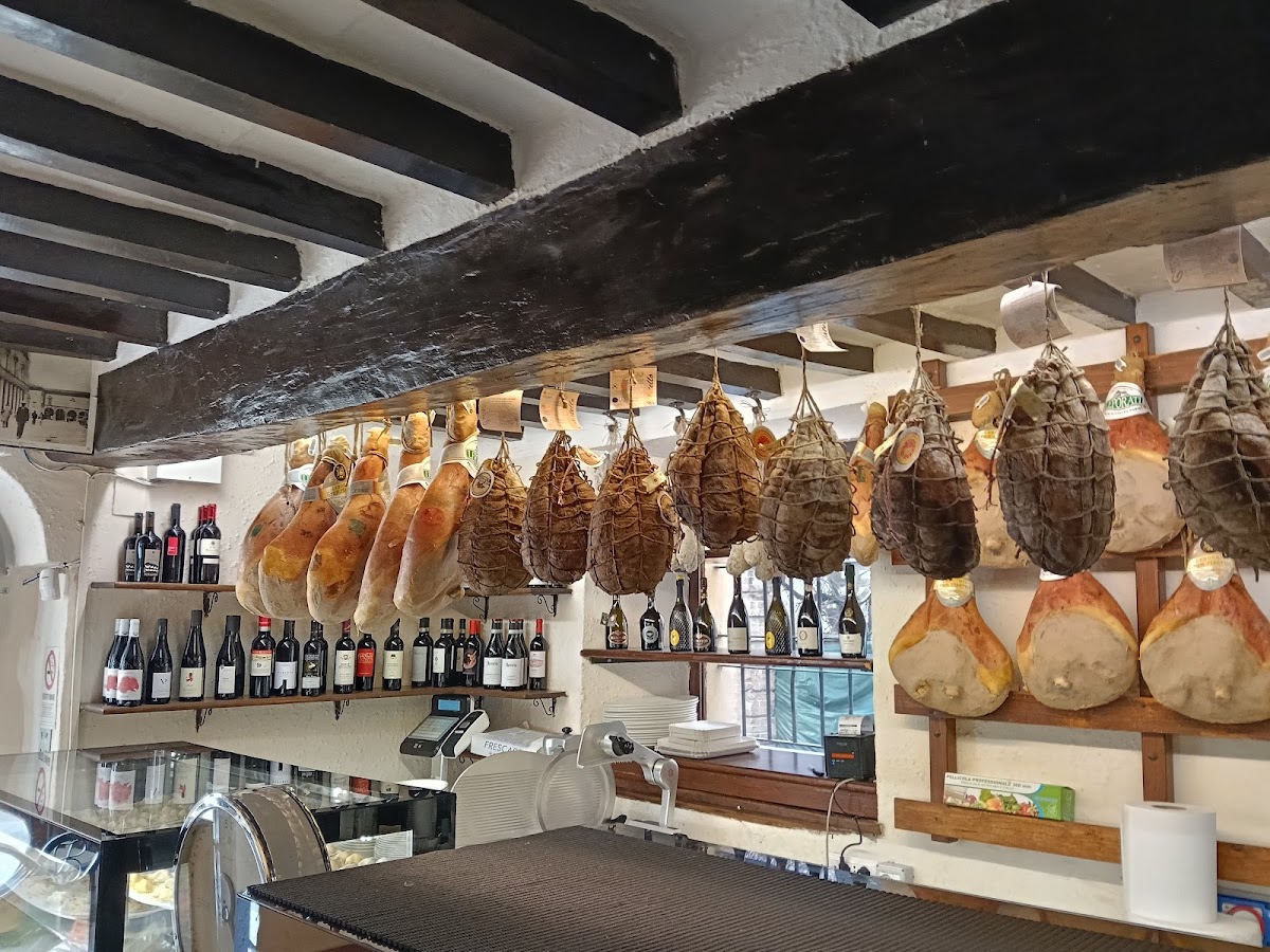 Trattoria Del Tribunale — Ristorante a Parma, Parma