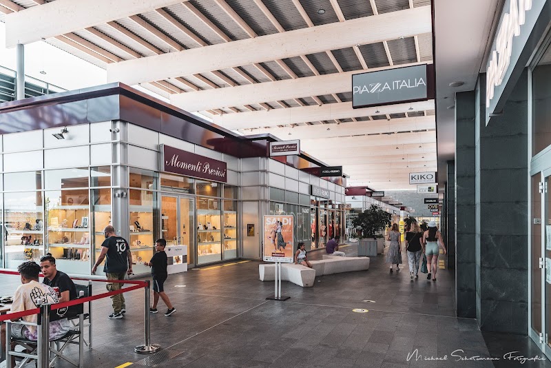 Centro Commerciale Nuovo Borgo — Ristorante a Asti, Asti