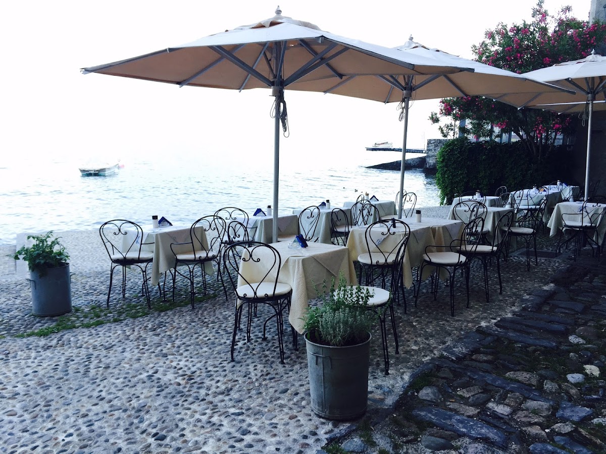 Varenna Caffè Bistrot — Ristorante a Varenna, Lecco