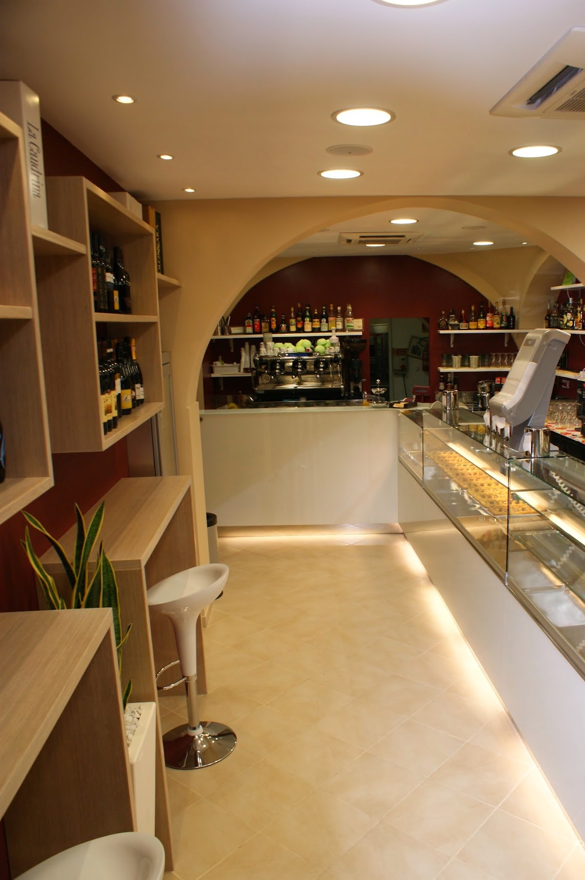 Pasticceria "Piazza Mazzini" di Casoni Roberto & C Snc (Ex Franco & Elio) — Ristorante a Macerata, Macerata