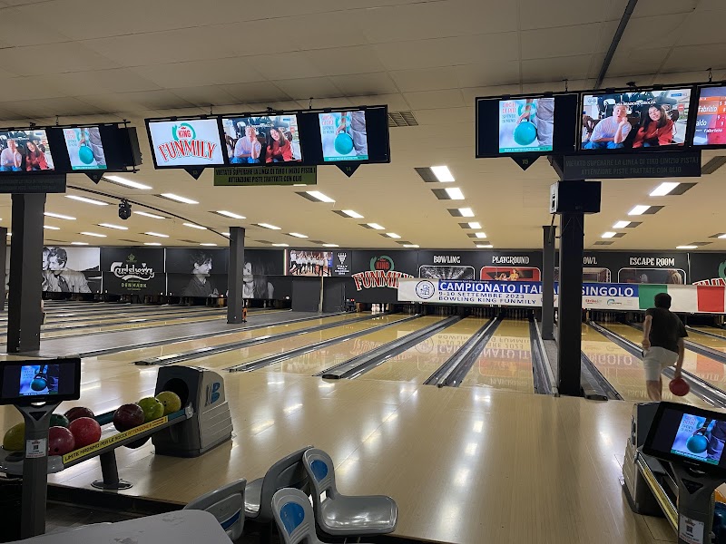 King Bowling Funmily — Restaurant in Torino Sud, Torino