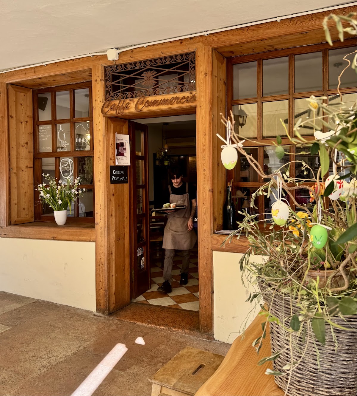 Scopri Caffè Commercio