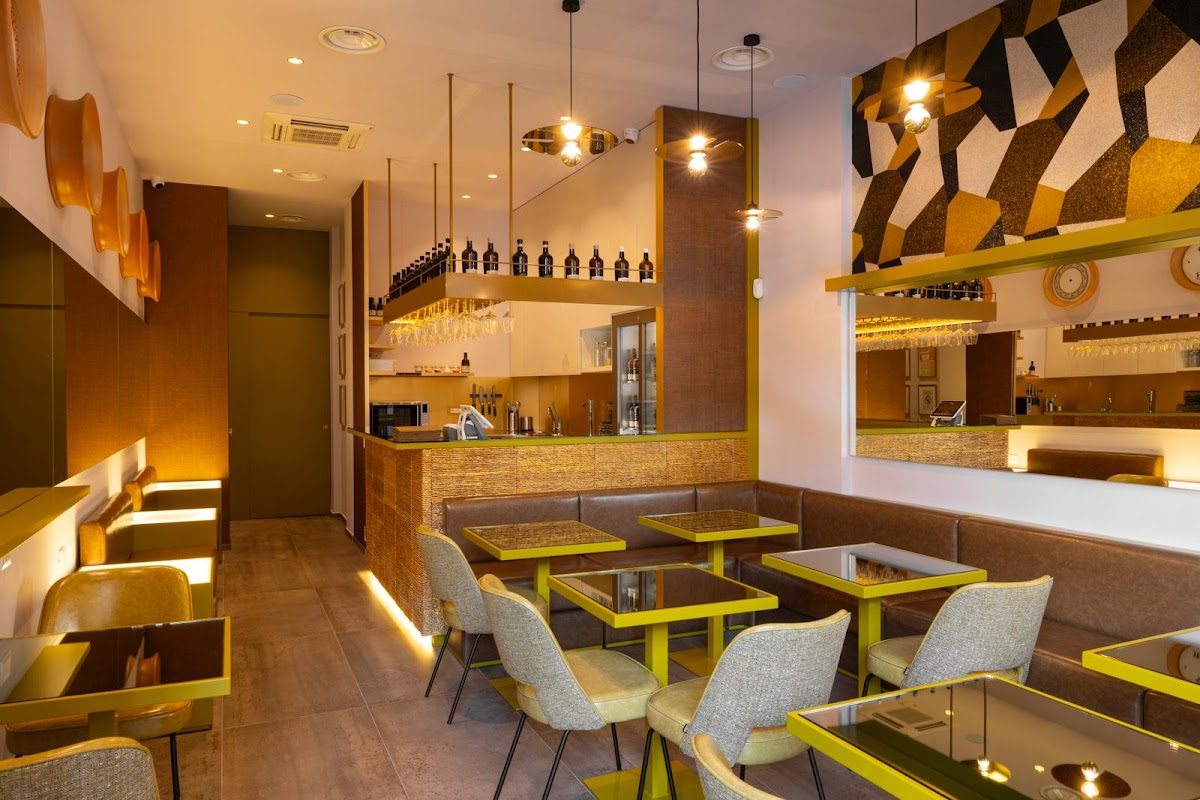 Amber Wine Corner