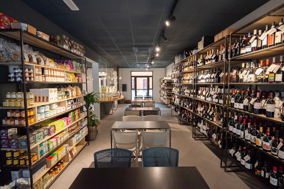 Nuova Drogheria | Vini, formaggi, salumi e tanto altro | Shop Online — Ristorante a Modena, Modena