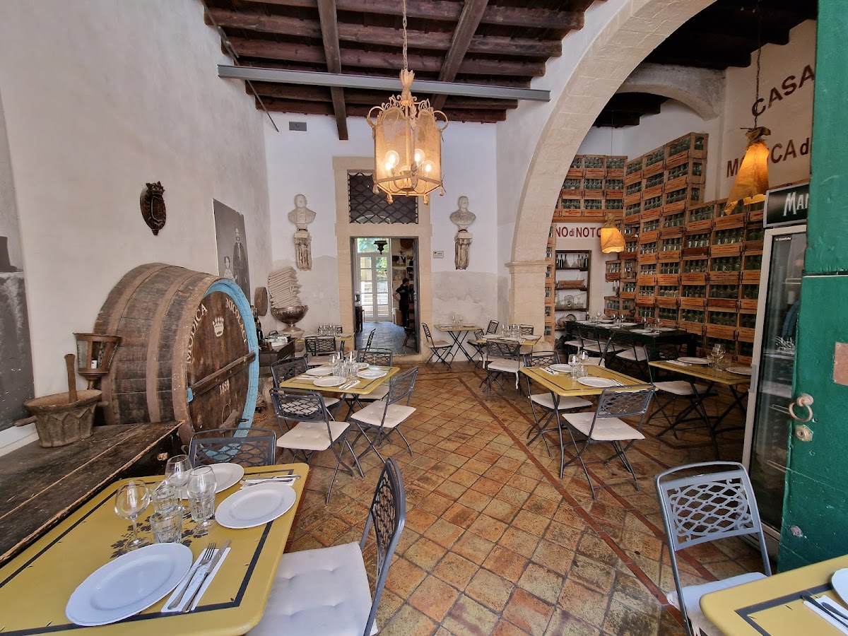 Modica di San Giovanni - Cantina con uso di Cucina — Ristorante a Noto, Siracusa