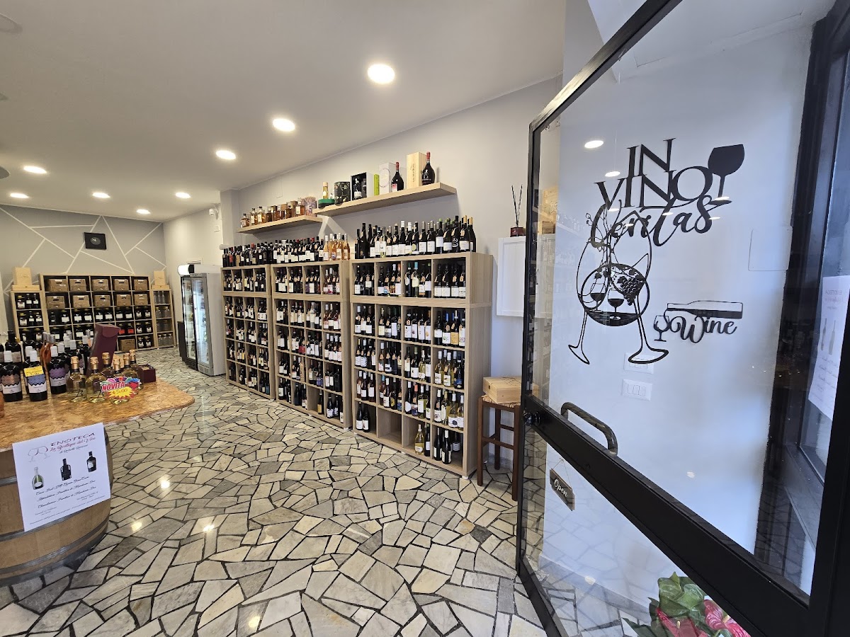 ENOTECA LA BOUTIQUE DEL VINO DI ROBERTO RONCONE — Ristorante a Bari, Bari