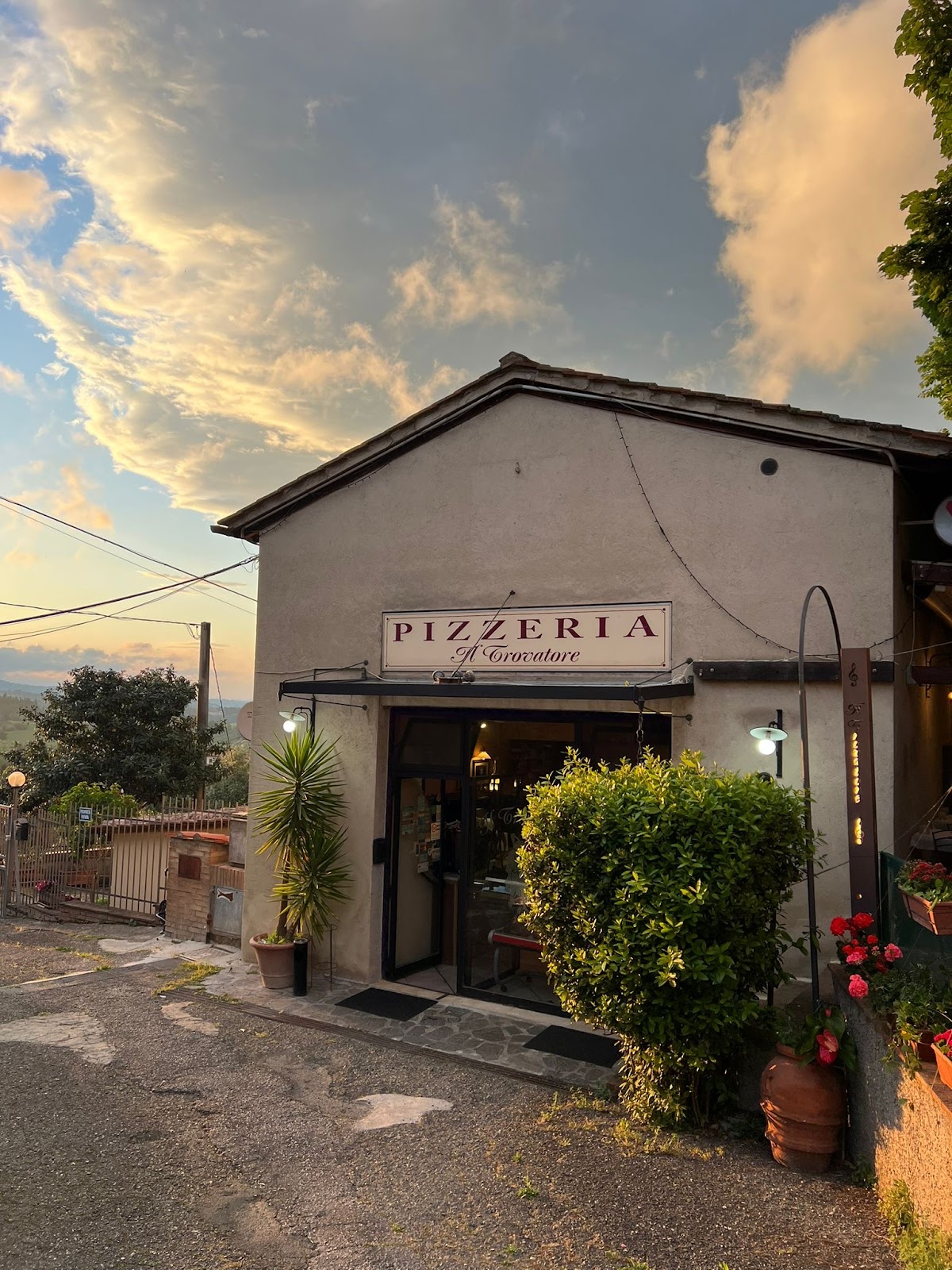 Il Trovatore - Ristorante Pizzeria — Ristorante a San Gimignano, Siena