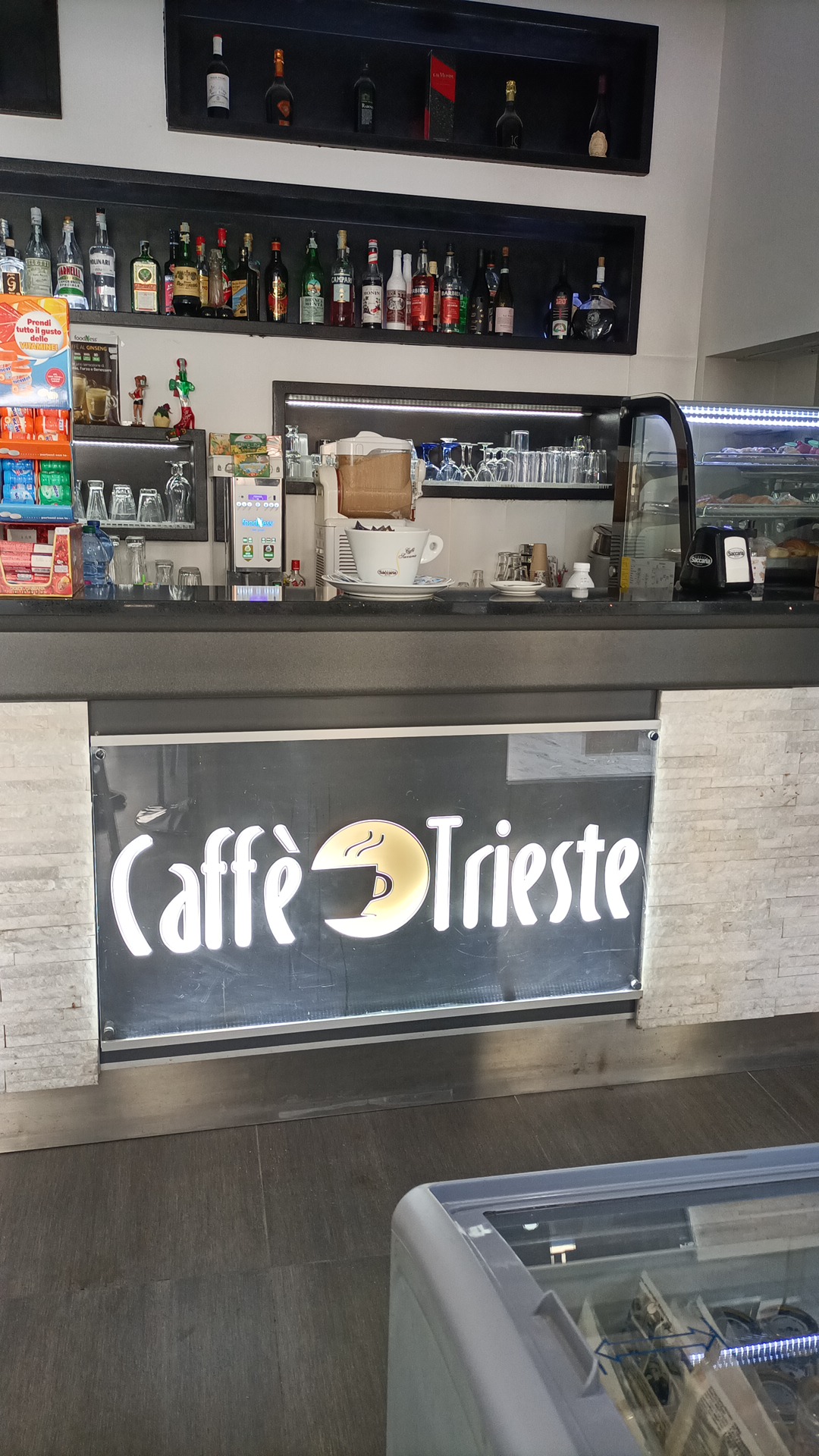 Caffè Trieste & Angolo dell'est — Ristorante a Ascoli Piceno, Ascoli Piceno
