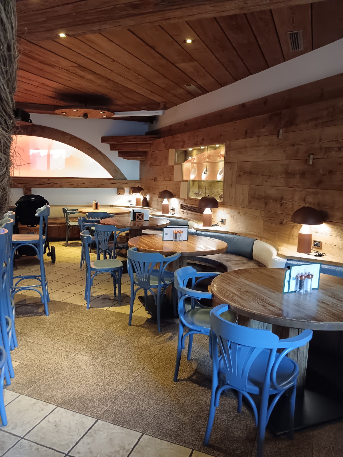 Bar L'azzurro Birra & Bistrot — Ristorante a Madonna di Campiglio, Trento