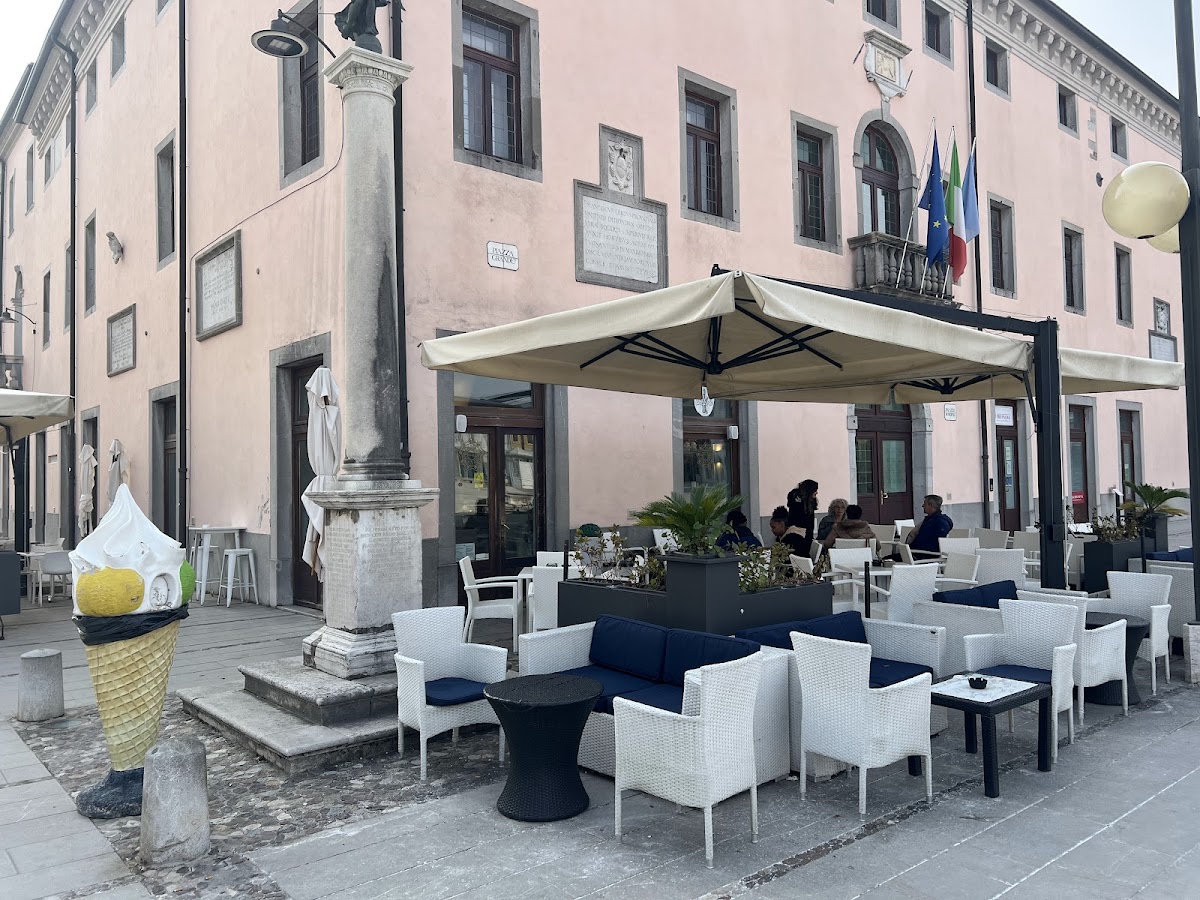 Caffė Al Municipio di Cavaliere L. & C. SAS — Ristorante a Palmanova, Udine