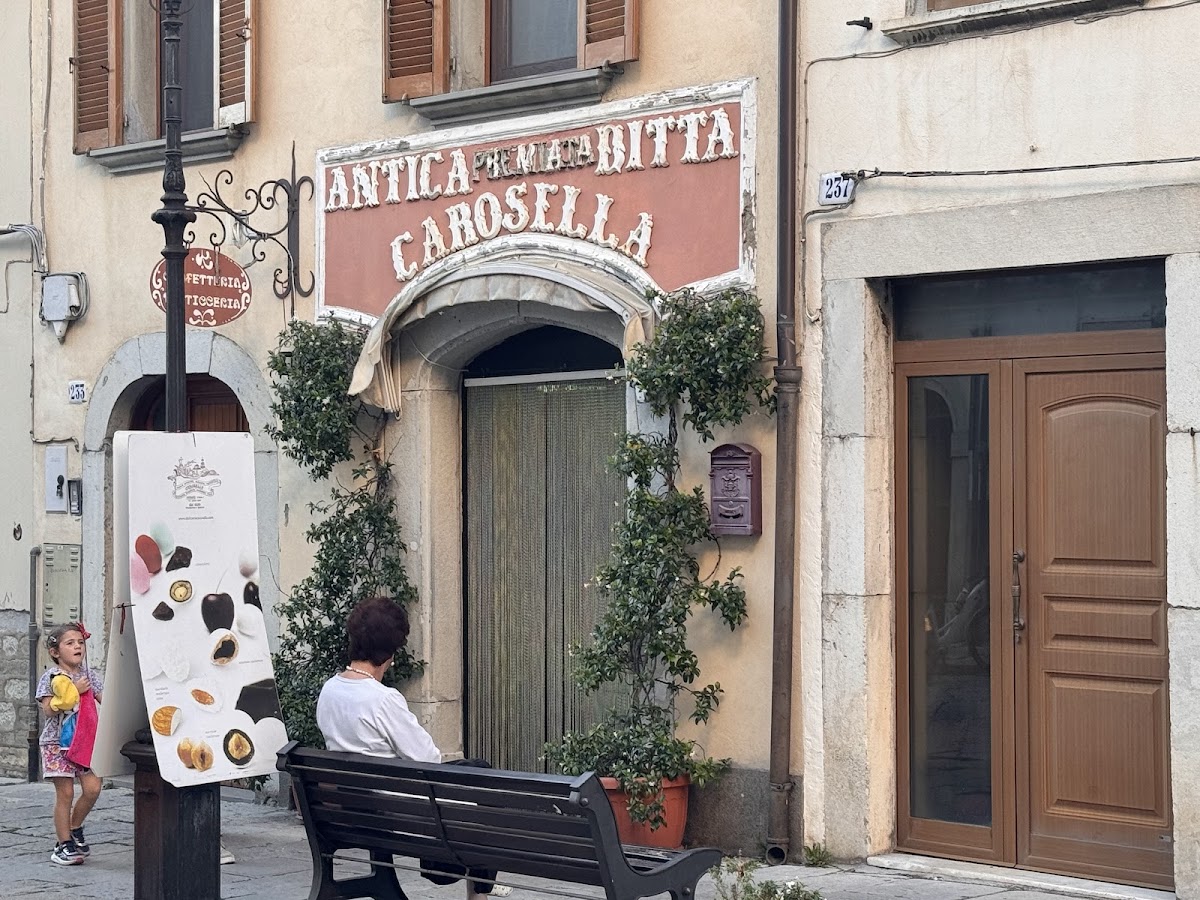 Dolciaria Carosella di Sabelli Roberta — Ristorante a Agnone, Isernia