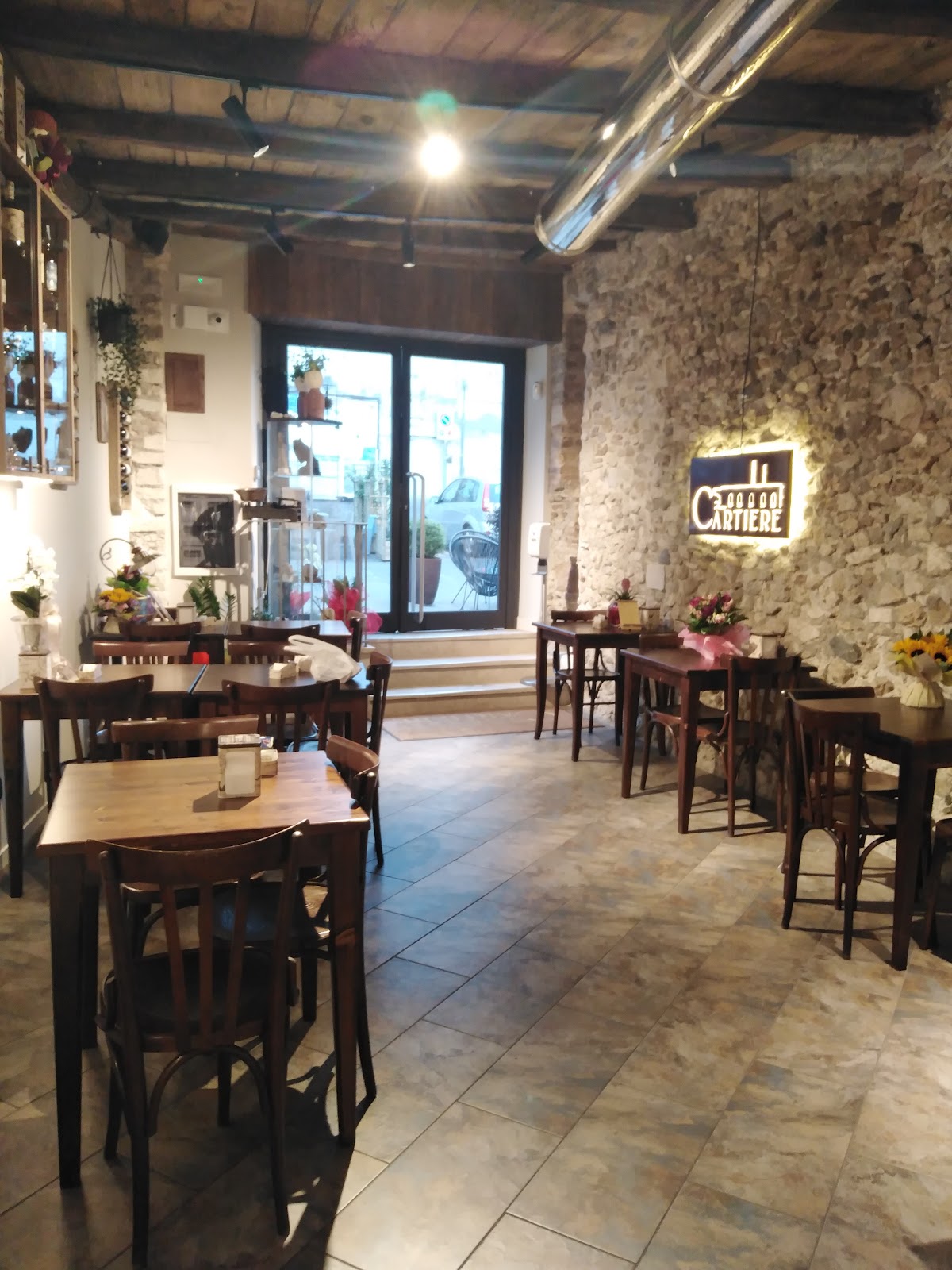 "Cartiere" bar-enoteca-ristopub-tabacchi — Ristorante a Tivoli, Roma