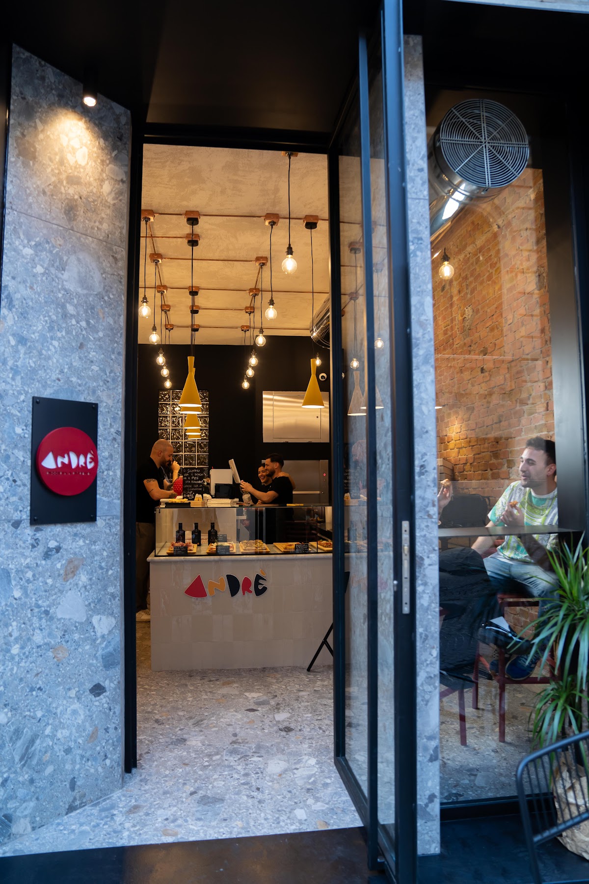 Scopri Andrè Pizzeria e Ritrovo