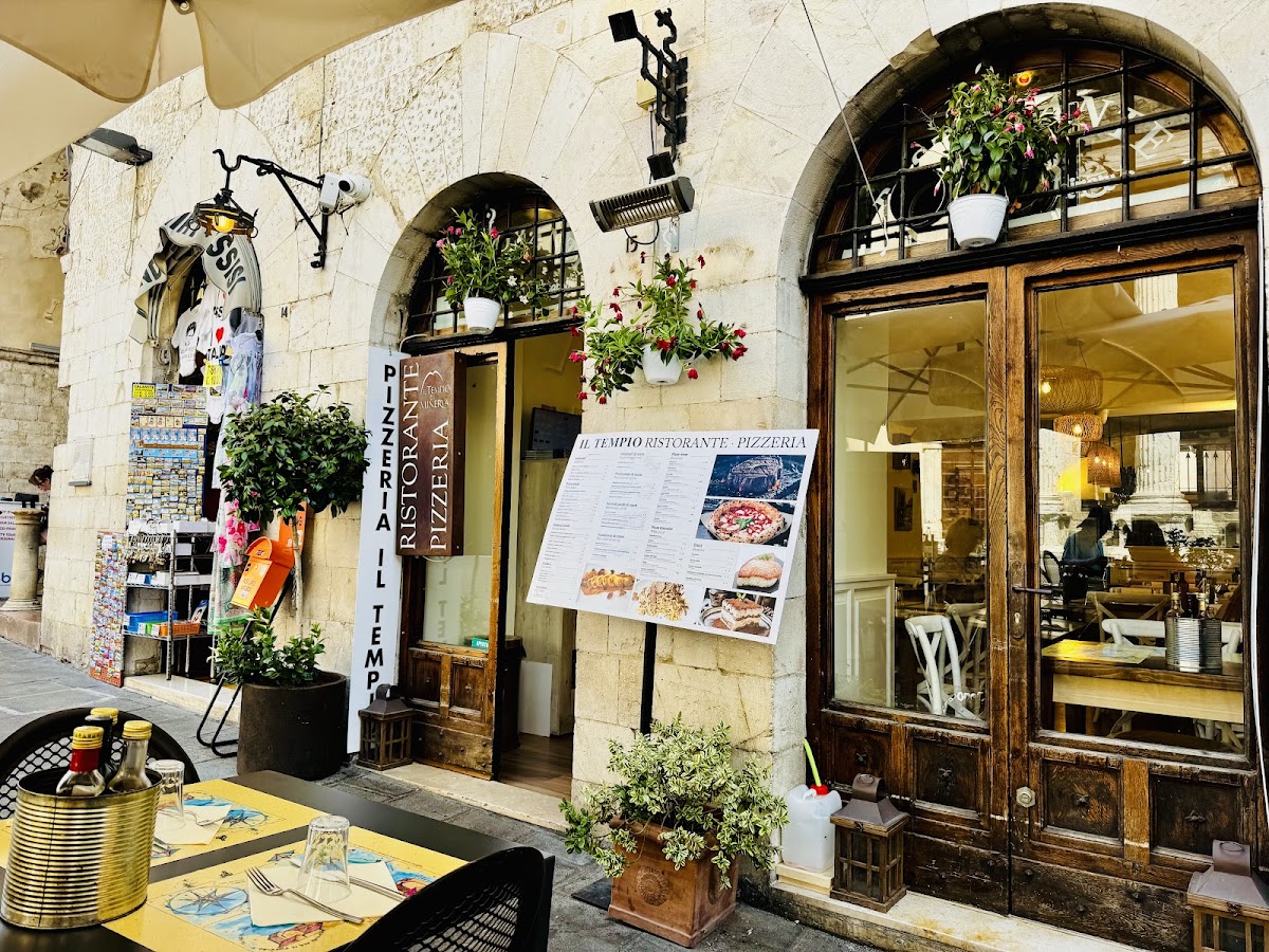 Il tempio ristorante pizzeria — Ristorante a Assisi, Perugia