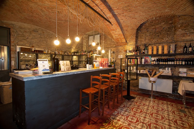Enoteche, Cantine e Agriturismi nel Monferrato: Guida Completa