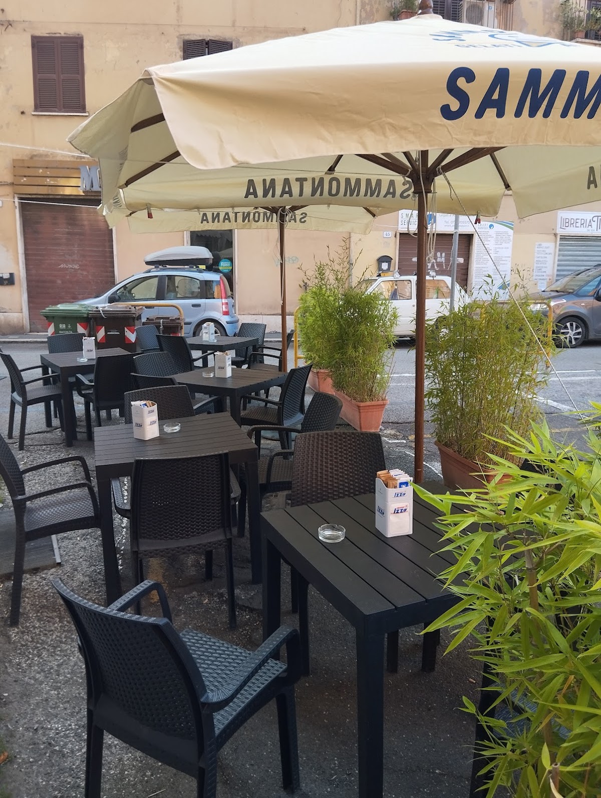 Urban garden caffe — Ristorante a Tivoli, Roma